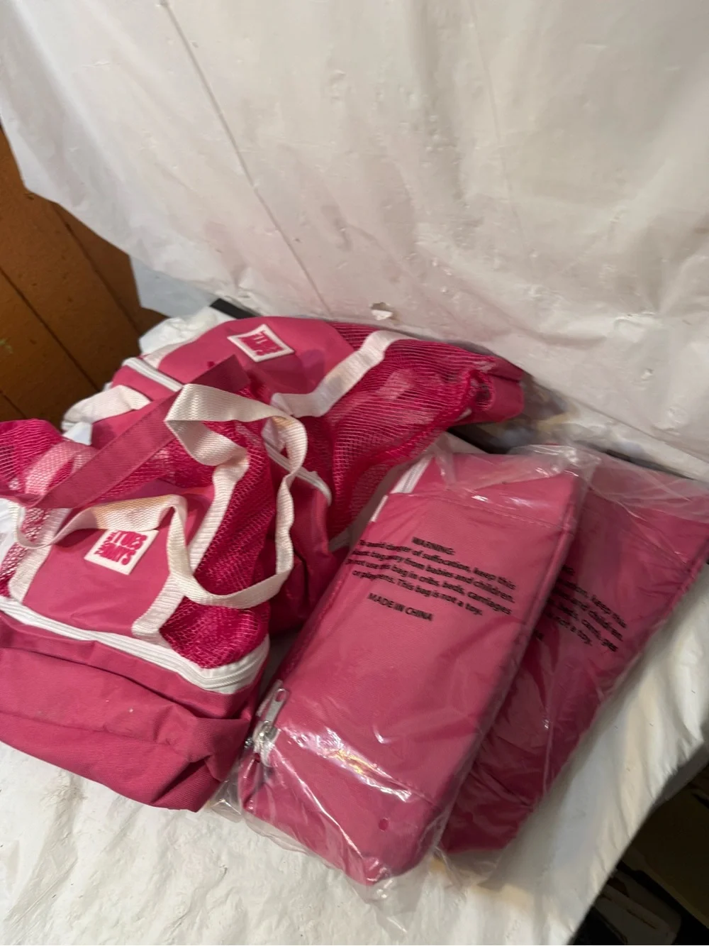 Lot of 4 T-Mobile Tuesdays Pink Mesh Beach Tote Bags Insulated Cooler Base